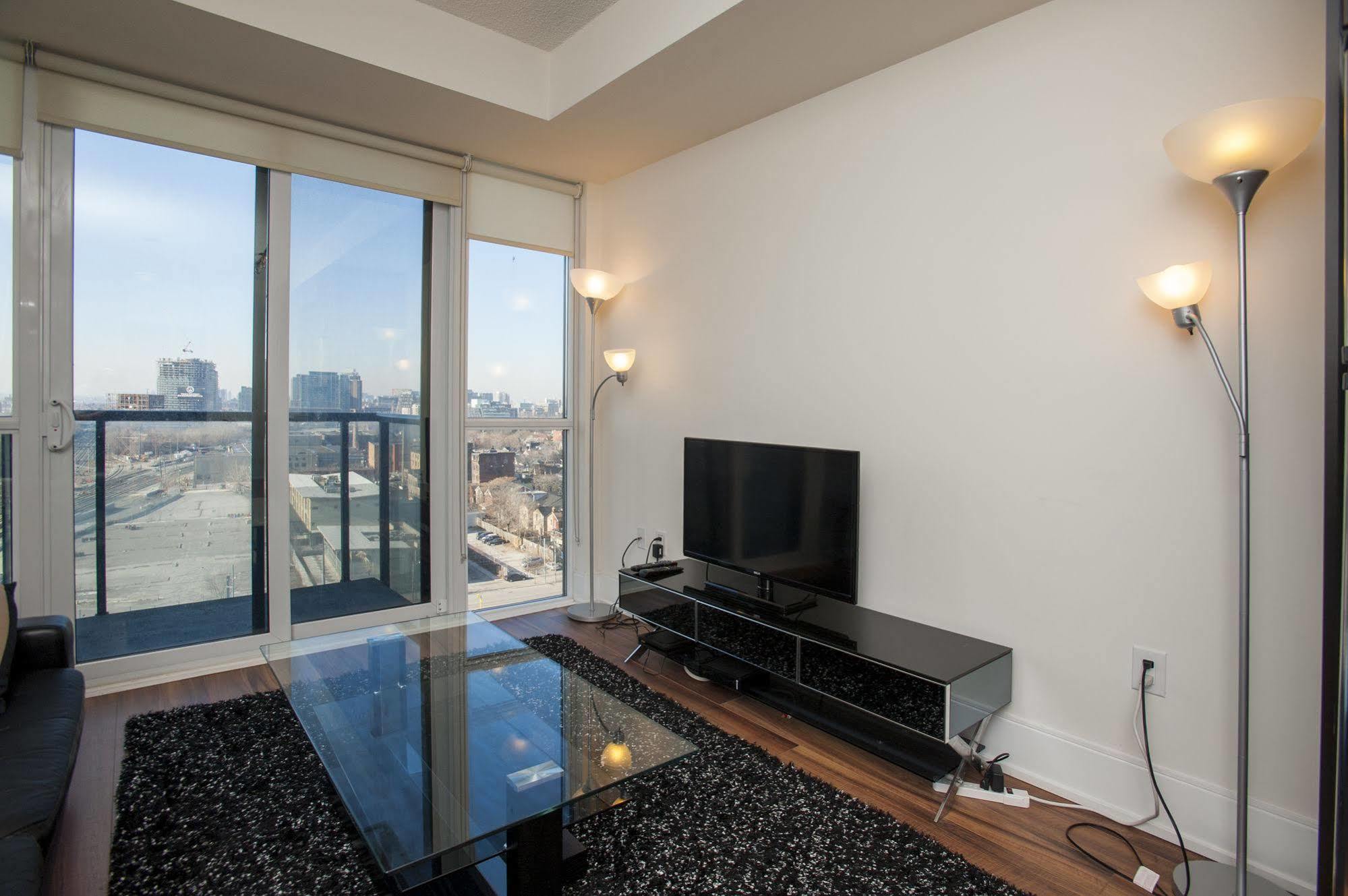 Life Suites Luxury Downtown Condos Toronto Dış mekan fotoğraf
