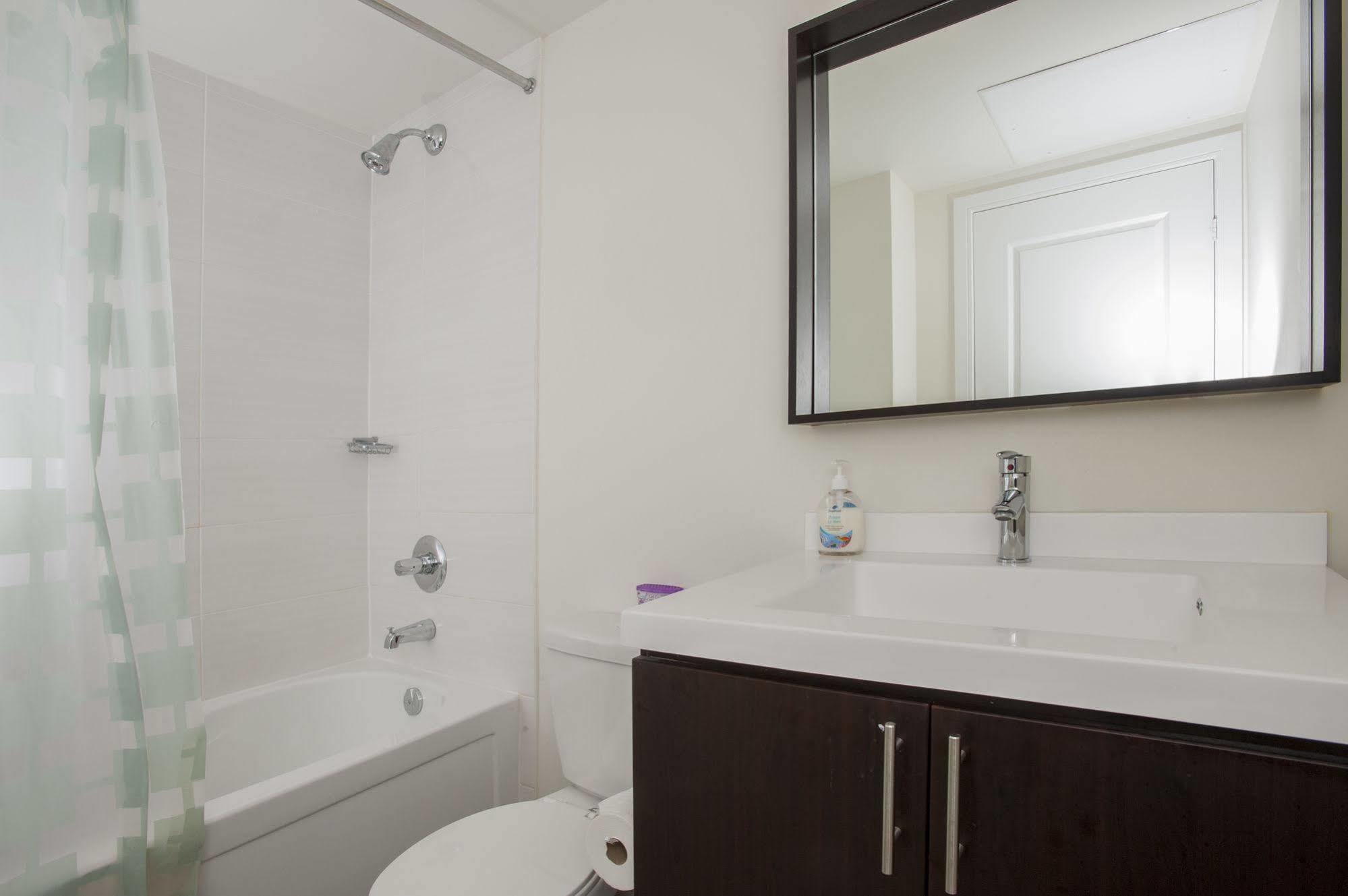 Life Suites Luxury Downtown Condos Toronto Dış mekan fotoğraf