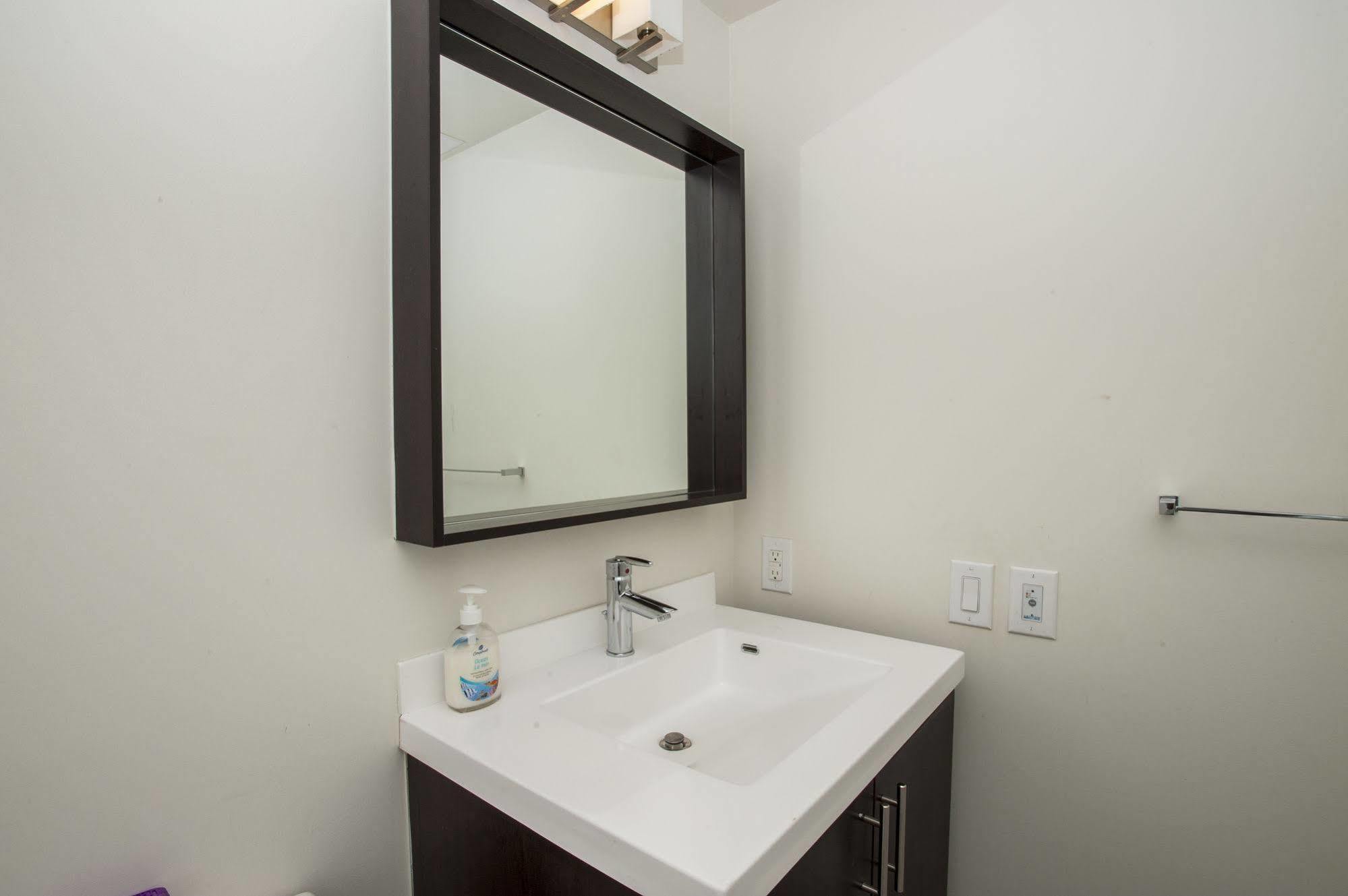 Life Suites Luxury Downtown Condos Toronto Dış mekan fotoğraf