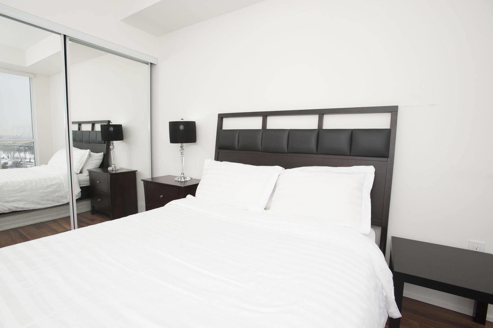 Life Suites Luxury Downtown Condos Toronto Dış mekan fotoğraf