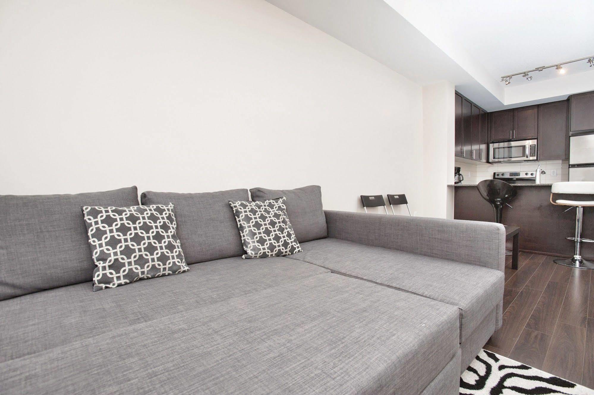 Life Suites Luxury Downtown Condos Toronto Dış mekan fotoğraf